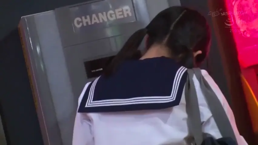 水手服 · 游戏厅