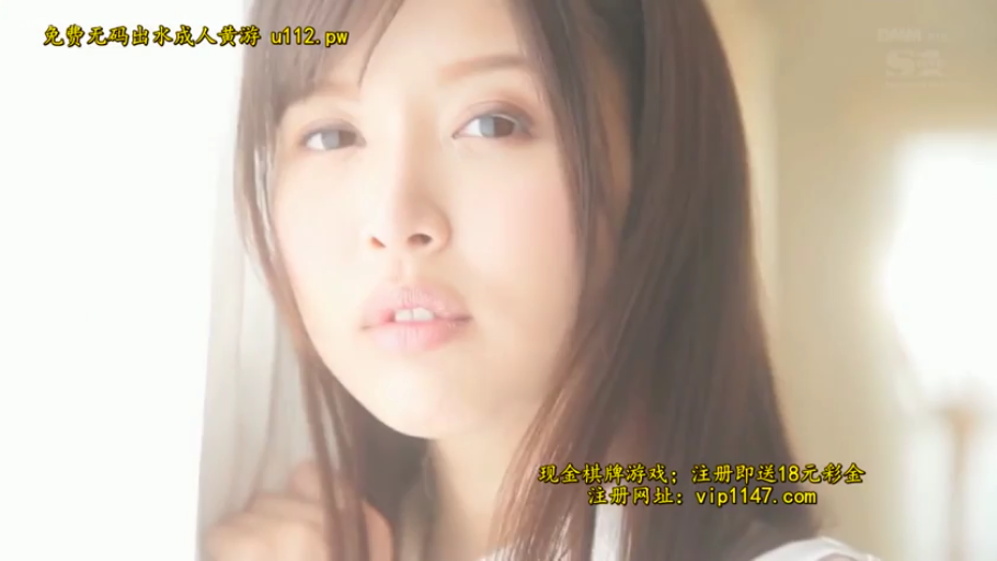 室内 · 脸部特写 · 白色上衣 · 注视 · 诱惑 · 长发 · 正面