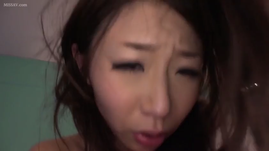 室内 · 低头 · 脸部特写 · 第一视角 · 口交 · 迷离 · 裸肩