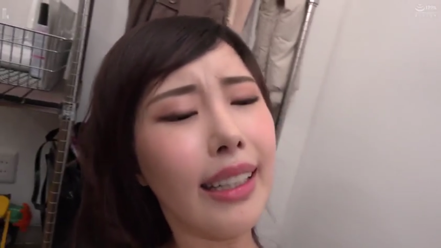室内 · 性交 · 沙发 · 半裸 · 否 · 呻吟 · 卧姿