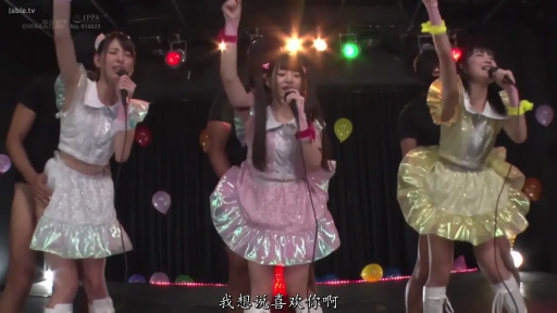 站立 · 多人 · 笑容 · 麦克风 · 偶像舞台服 · 演出舞台 · 演唱