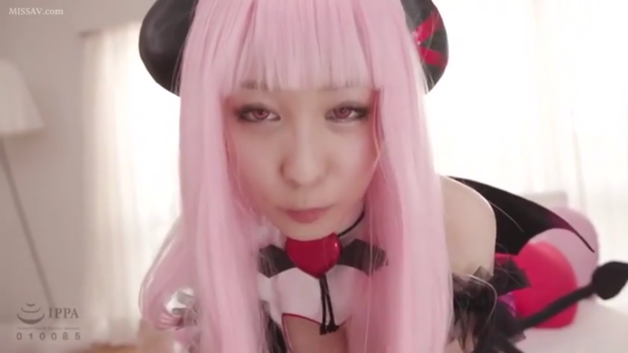 室内 · 面部 · 俯身 · 凝视 · 柔和 · 角色扮演服 · 漫改 · 恶魔装饰