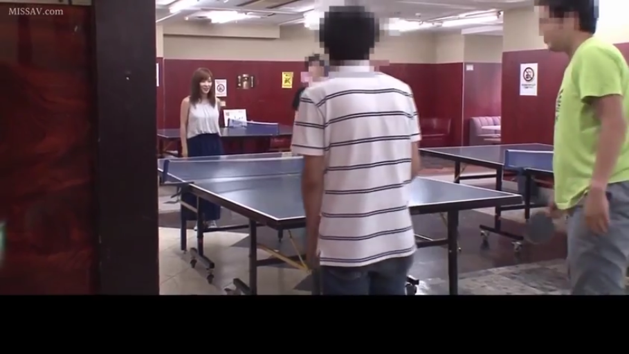 站姿 · 全景 · カジュアルウェア · 笑容 · 素人 · 运动 · 卓球室 · 乒乓球桌