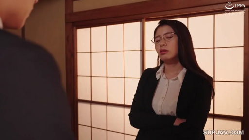 站立 · 和室 · 半身 · ビジネススーツ