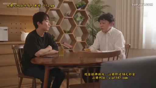 Sitting Posture · Conversation · Medium shot · 平静 · Living room · shirt · 茶杯 · Daily plot