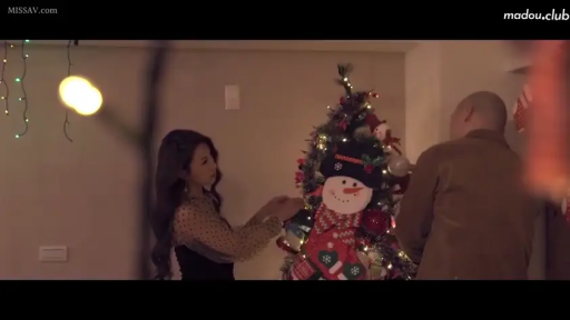 Indoor · Stand · 平静 · 圣诞树 · 圣诞主题 · 装饰圣诞树 · 黑色透视波点裙