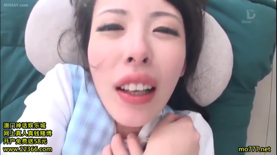 脸部特写 · 卧室 · 仰卧 · 衬衫