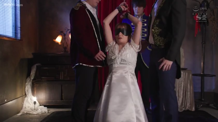 Indoor · Whole body · Stand · 捆绑 · 多人 · 眼罩 · 紧张 (jǐn zhāng)  
nervous; tense · 白色婚纱