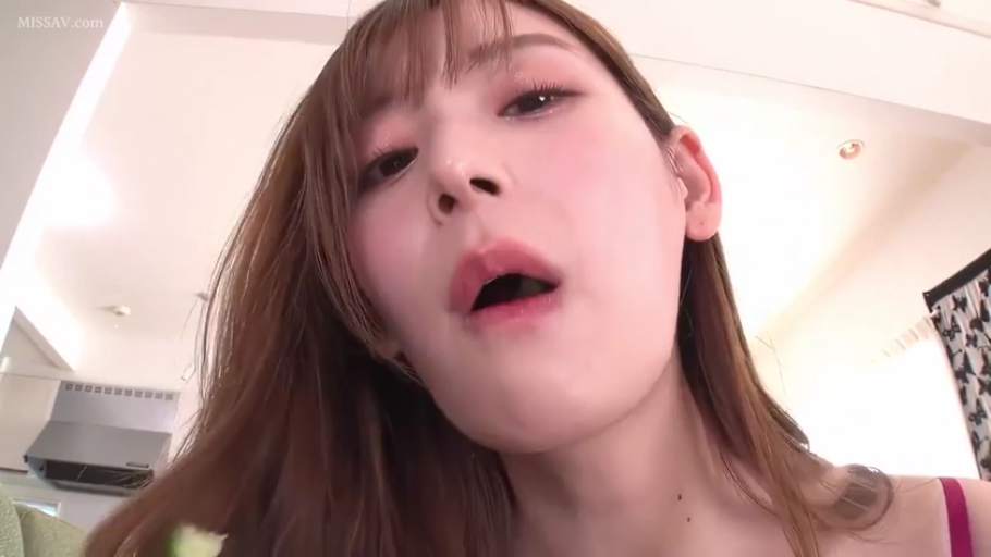 室内 · 脸部特写 · 吊带内衣