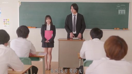 教室 · 师生情景 · 文件夹 · 职业套裙 · 站立姿势 · 微笑表情 · 无特写 · 讲课与互动行为