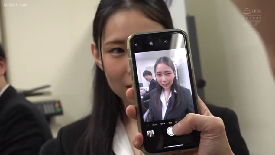 坐姿 · 脸部 · 办公室 · 微笑 · 职业装 · 手机 · OL · 拍摄