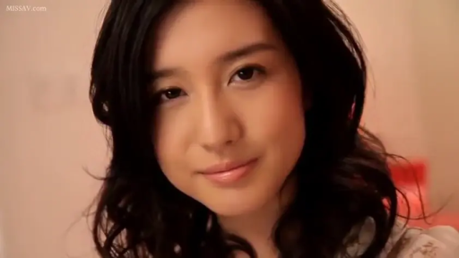 室内 · 脸部特写 · 微笑 · 注视 · 便服 · 清纯 · 正面