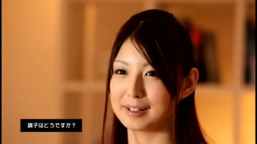 Indoor · Conversation · Smile · 面部特写 · Casual clothes · 正对镜头