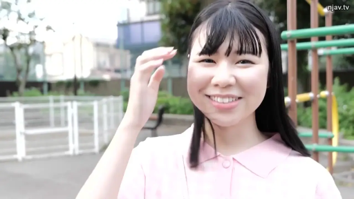 脸部特写 · 站立 · 微笑 · 公园 · 粉色衬衫 · 整理头发 · 黑发