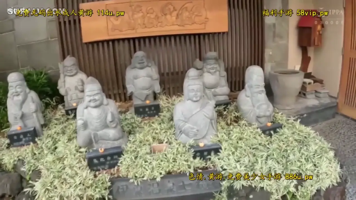 中景 · 慈祥 · 户外庭院 · 风景 · 静态坐姿 · 石雕佛像