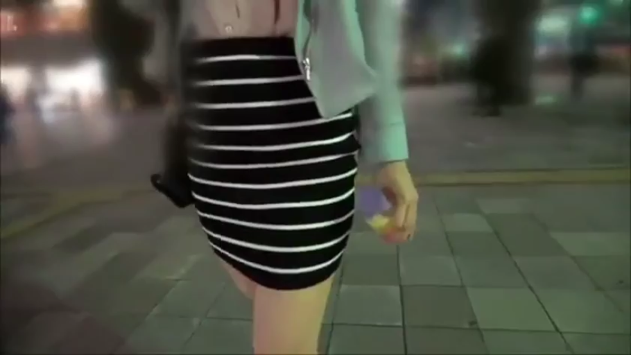 骑乘位 · 性交 · 全裸 · 中景 · 陶醉 · 酒店 · 床单 · 画中画