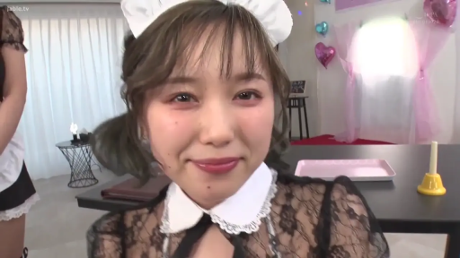 双马尾 · 嘴部特写 · 蕾丝女仆装 · 室内起居室 · 身をかがめて近づく · 舔舐透明棒 · 魅惑的迷離 · 透明器具