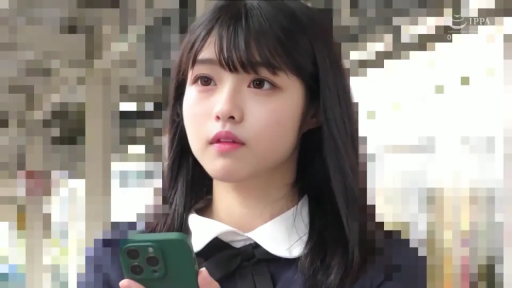 马赛克 · 站立 · 全景 · JK制服 · 无表情 · 單肩包 · 玩手機 · 车站