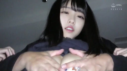 室内 · 胸部のクローズアップ · 深色上衣