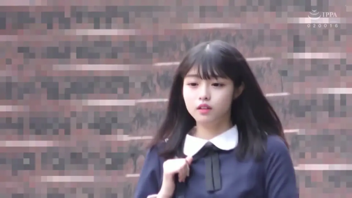 校服 · 站立 · 行走 · 清纯 · 户外 · 清冷 · 人像