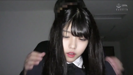 室内 · 面部 · 制服 · 呆滞 · 正面 · 暗光 · 被搂抱