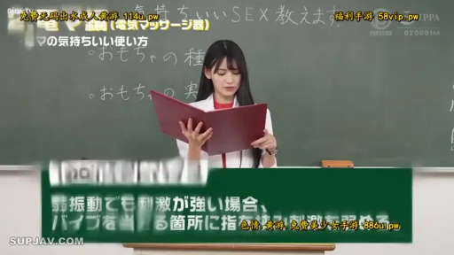 严肃 · 教师装 · 教室 · 中景 · 站姿 · 黑板 · 职场 · 持文件夹讲课