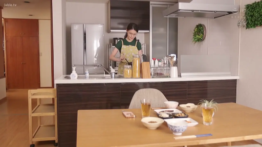 Standing Posture · 平静 · Horizon · Kitchen · 餐具 · Apron · 冰箱 · 烹饪