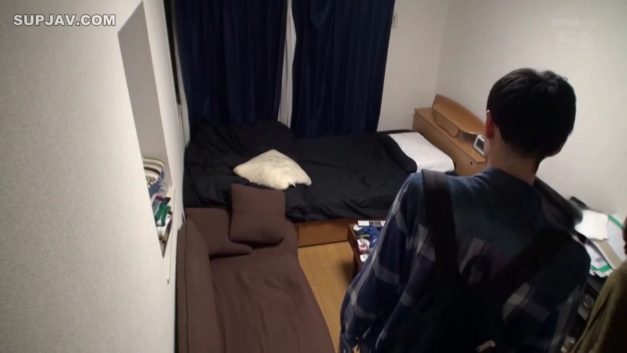 卧室 · 全景 · 格纹衬衫