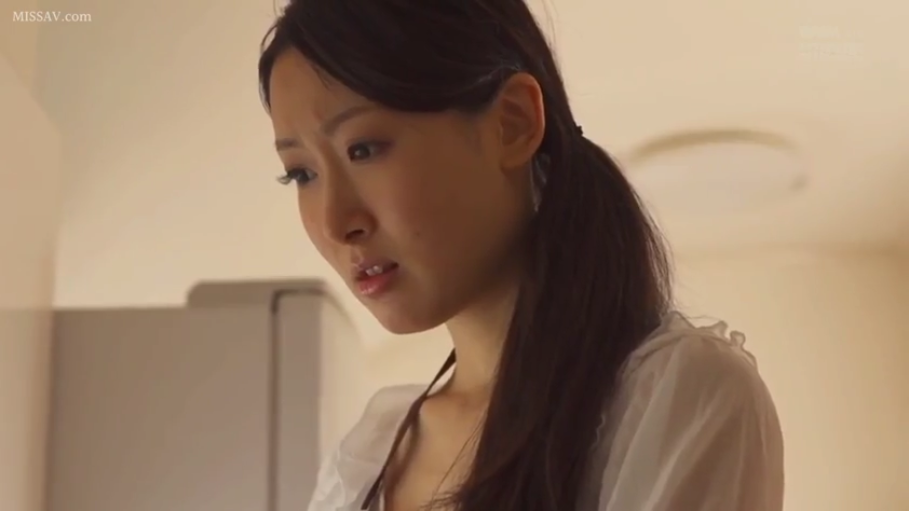 和室 · 性行为 · 俯卧 · 粉色上衣 · 绿垫子 · 隐忍 · 多人内容