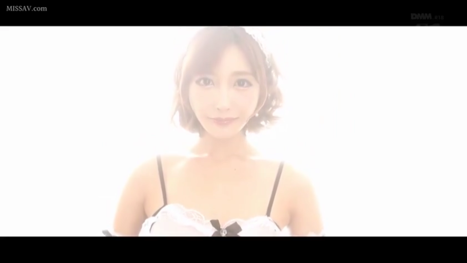 站立 · 微笑 · 半身 · 注视 · 女仆装 · 短发 · 影棚 · 发饰