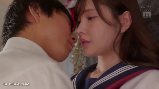 室内 · 脸部特写 · 亲吻 · 水手服 · 面对面 · 动情 · 亚洲