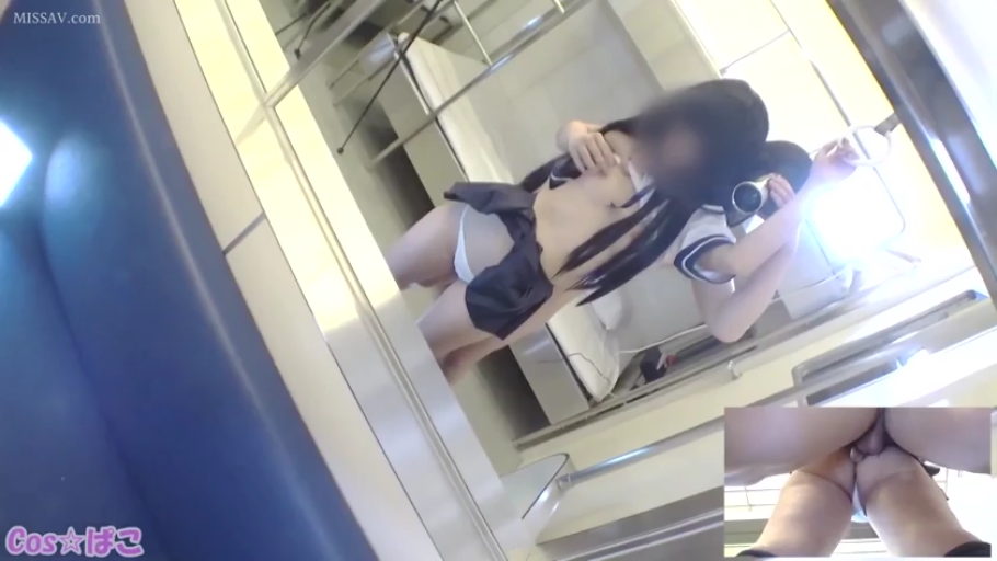 弯腰 · 制服 · 露点 · 局部特写 · 遮脸 · 镜子 · 画中画 · 镜面房