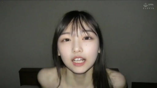 Indoor · Bend over · Close-up of the face · Nude · 注视镜头 · 长发 · 微张口