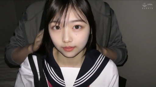 室内 · 顔のクローズアップ · 凝視 · 清纯 · 水手服 · IPPA透かし · 正面坐姿