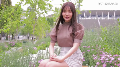室内 · 面部 · 侧身 · 平静 · 凝视 · 短发 · 白色校服