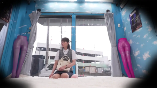 室内 · 跪坐 · 全景 · 平静 · 职业装 · 日系 · 持物 · 假肢模型