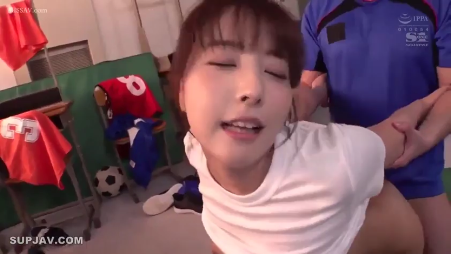 脸部特写 · 迷离 · 性行为 · 后入式 · 日本AV · 运动服 · 足球 · 体育室