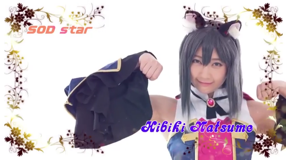 微笑 · 注视镜头 · 摄影棚 · 角色扮演服 · 半身照 · 猫耳头饰 · 弯曲手臂 · SOD Star