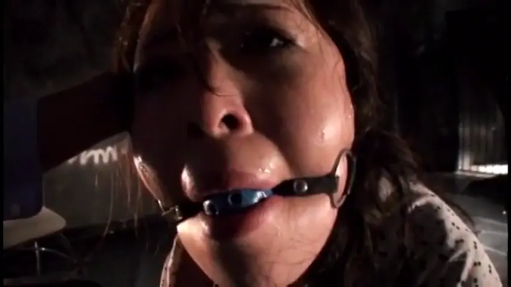 室内 · 面部特写 · 仰头 · 碎花衬衫