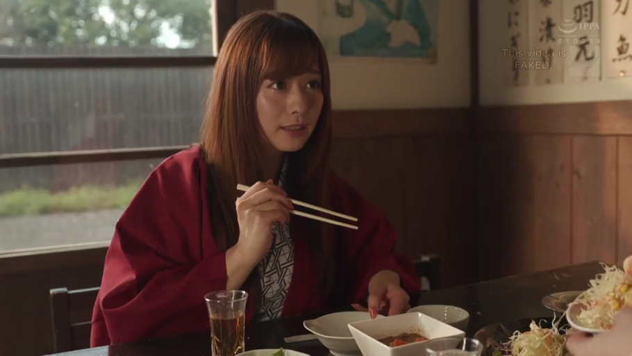 座り姿勢 · 自然 · 半身 · 餐厅 · 食事 · 筷子 · 和风 · 红色羽织