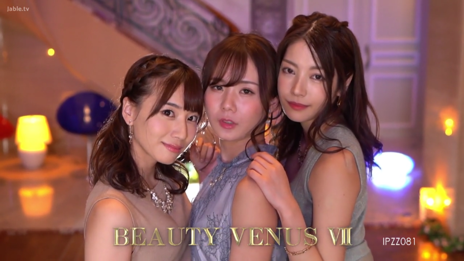 室内 · 中近景 · 连衣裙