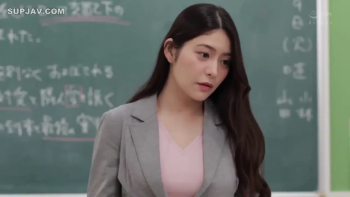 教室 · 站立 · OL装 · 腿部 · 手机 · 窥视 · 偷拍