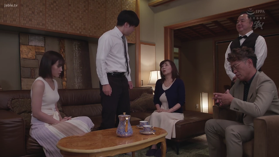 全身 · 专注 · 浴室 · 裸体 · 跨坐 · 调情 · 粉色灯光 · 凳子