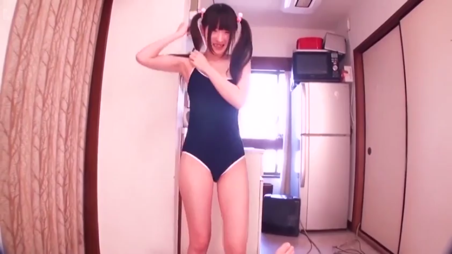 室内 · 陶醉 · 盆栽 · 紫色蕾丝内衣 · 展示乳房 · 仰头坐姿 · 露点乳房特写