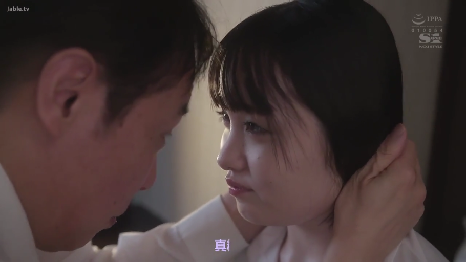 室内 · 脸部特写 · 白衬衫 · 面对面 · 日本AV · 深情 · 抚摸脸庞