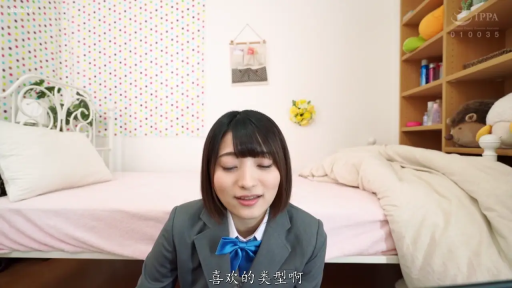 客厅 · 皮质沙发 · 面部特写 · 蓝色荷叶边上衣 · 向下凝视 · 委屈忧伤 · 微微低头