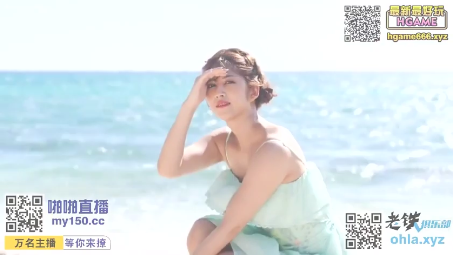 蹲姿 · 微笑 · 海滩 · 遮阳 · 浅绿色吊带裙