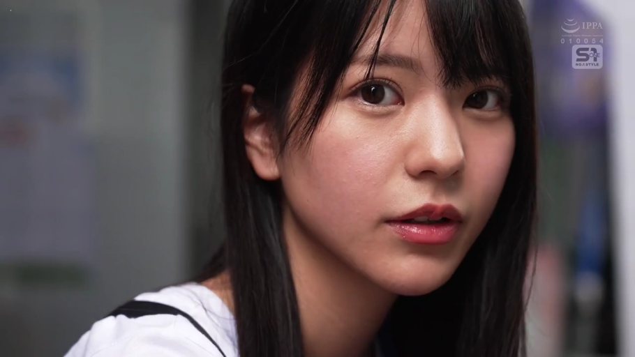 室内 · 脸部特写 · 水手服