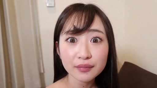 室内 · 脸部特写 · 裸体 · 注视 · 惊讶 · 亚洲女性 · 正对镜头