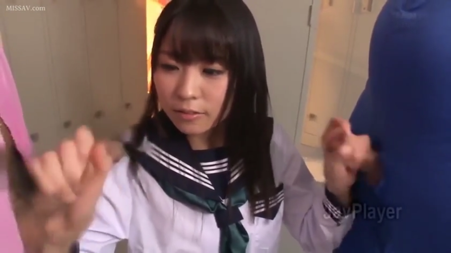 严肃 · 校服 · 站立 · 半身 · 对视 · 挎包 · 剧情场景 · 仓库